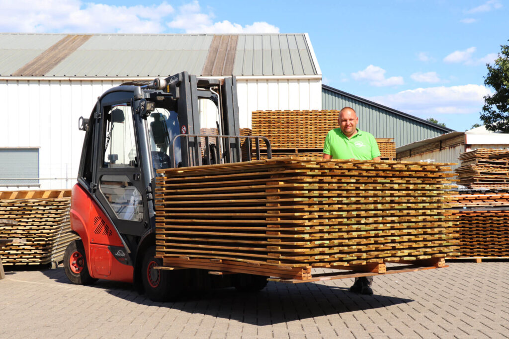 b2b schutting groothandel Tuingigant jan op de heftruck