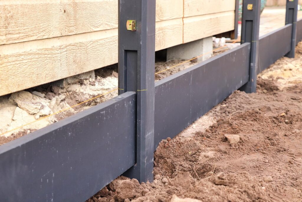 hout beton schutting plaatsen stap voor stap