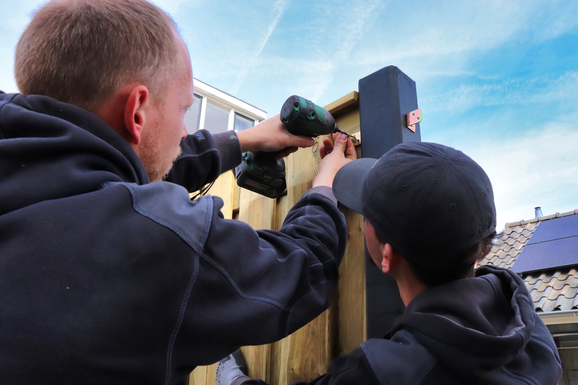 hout beton schutting plaatsen stap voor stap