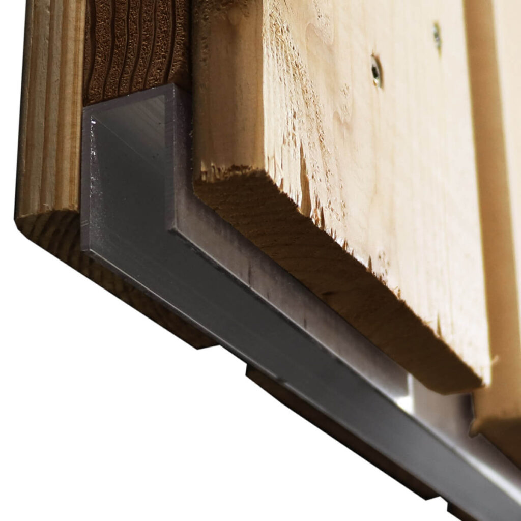 houten schuifpoort met metalen frame grenen