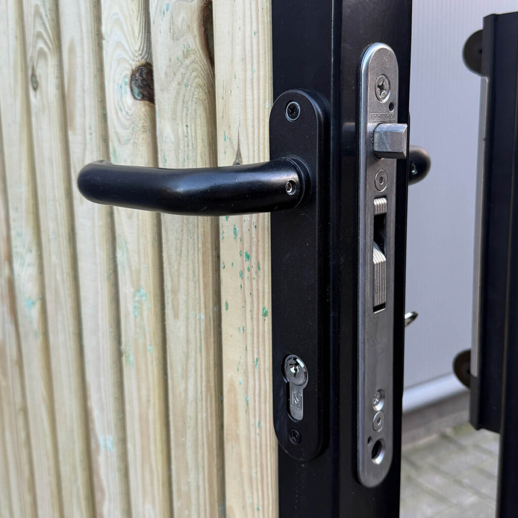 houten hekwerk tuinpoort stalen frame geimpregneerdgrenen elan 9005 180x100 cm vence