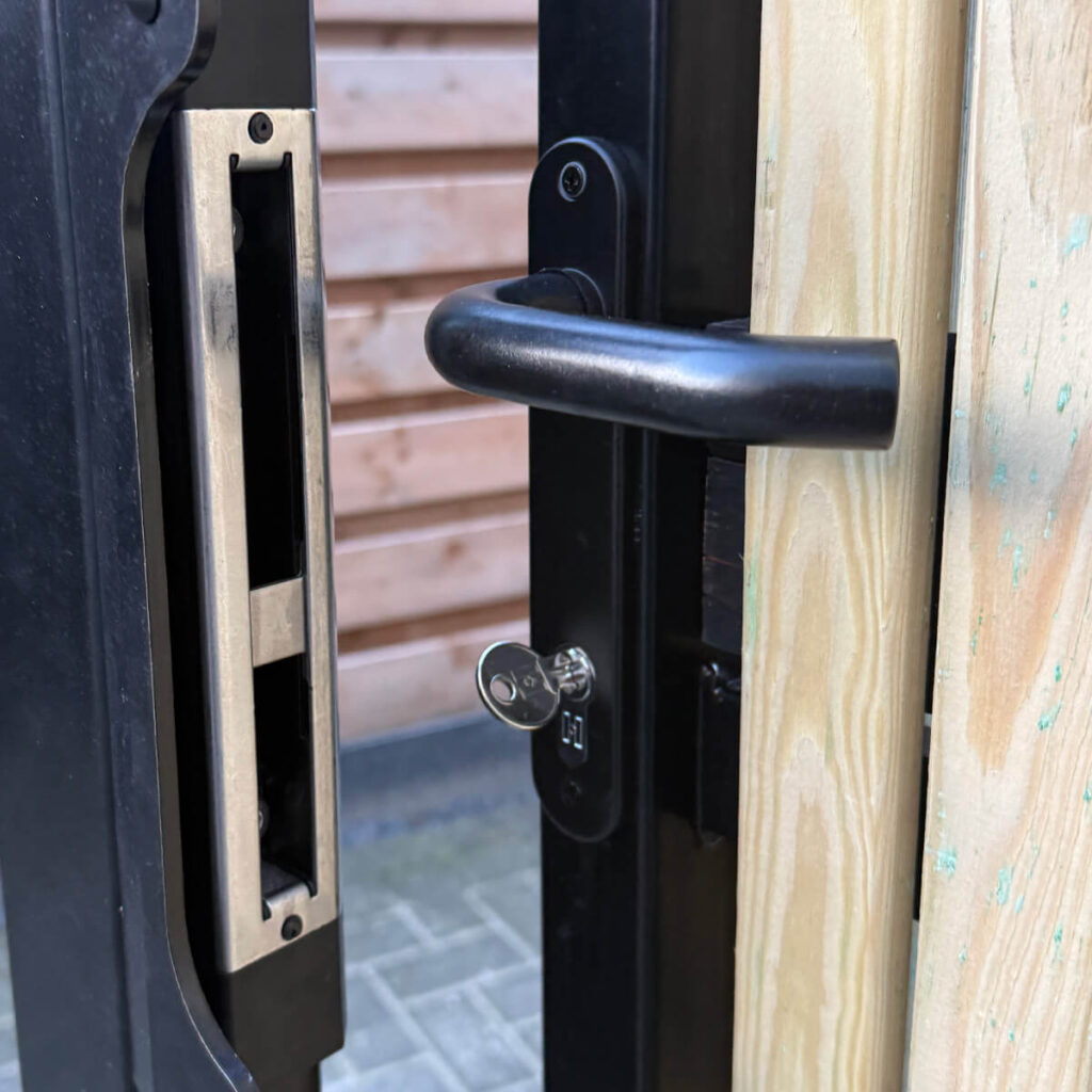 houten hekwerk tuinpoort stalen frame geimpregneerdgrenen elan 9005 180x100 cm vence