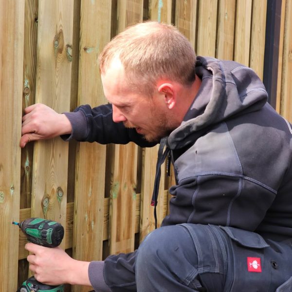 hout beton schutting plaatsen stap voor stap